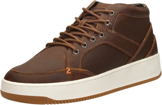 Bruine leren mid-top sneaker, zijaanzicht. Witte zool met HUB-logo, bruine veters.