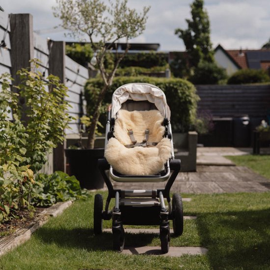 WOOOL Schapenvacht 2-In-1 Kinderwagen Buggy - SNUGGY (Medicinaal) - Inleg & Opleg - 100% Echte Schapenvacht - Kort Geschoren Wol - Veilig, ECO & Duurzaam van WOOOL — afbeelding 4
