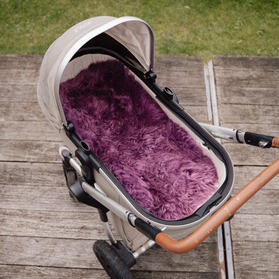 WOOOL Schapenvacht 2-in-1 Kinderwagen Buggy - WOOLA (Paars) - Inleg & Opleg - 100% Echte Schapenvacht - Klassieke Wol - Veilig, ECO & Duurzaam van WOOOL — afbeelding 2