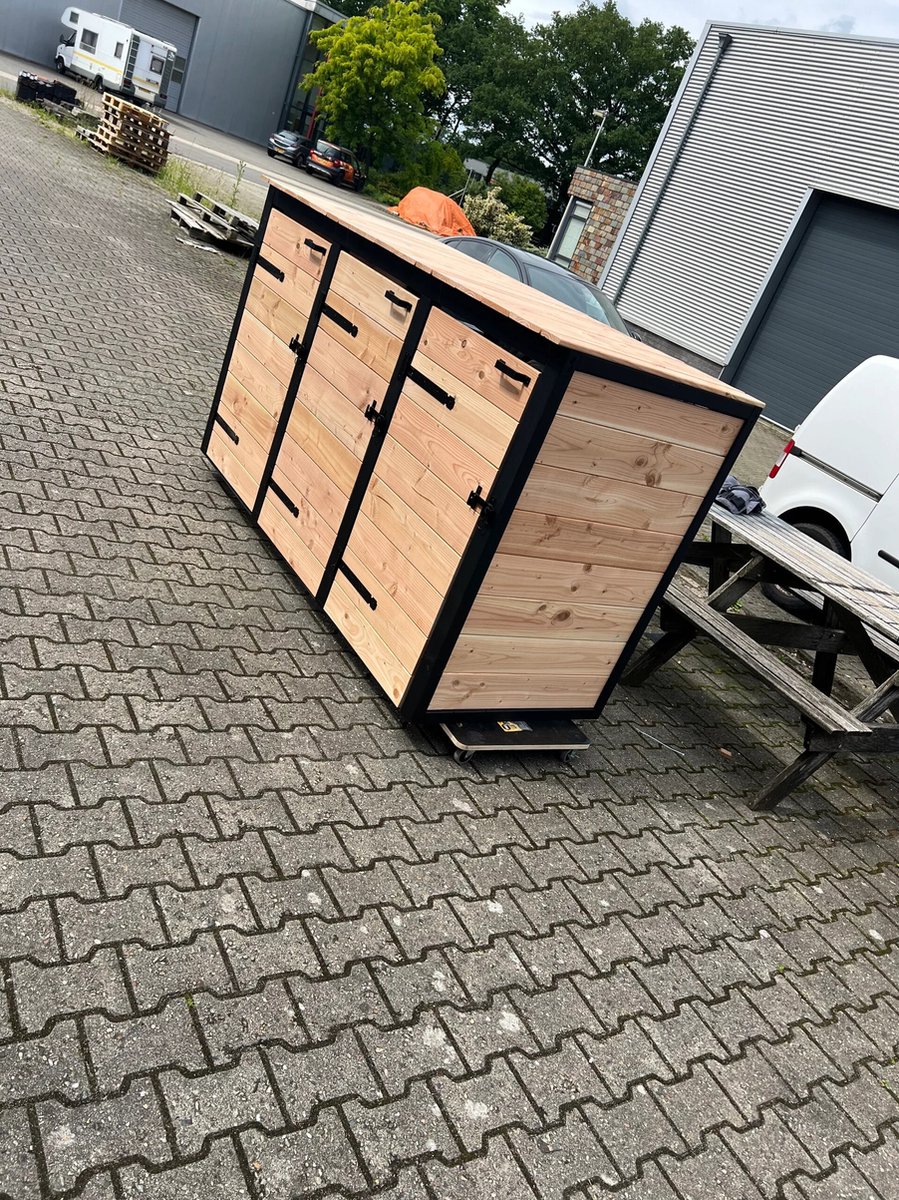 Containerombouw 3 kliko`s ombouw douglas zwarte balken LET OP GEEN BOUWPAKKET WORDT KANT EN KLAAR GELEVERD Dus geen gedoe van zelf in elkaar zetten Kliko Ombouw voor 3 containers Containerberging Containerkast Container berging
