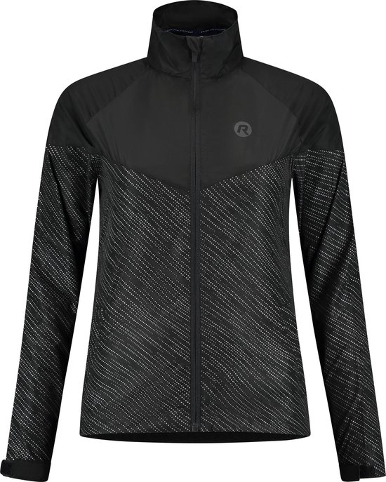 Zwart dames hardloopjack met ronde hals, lange mouwen en een reflecterende, gestreepte print.