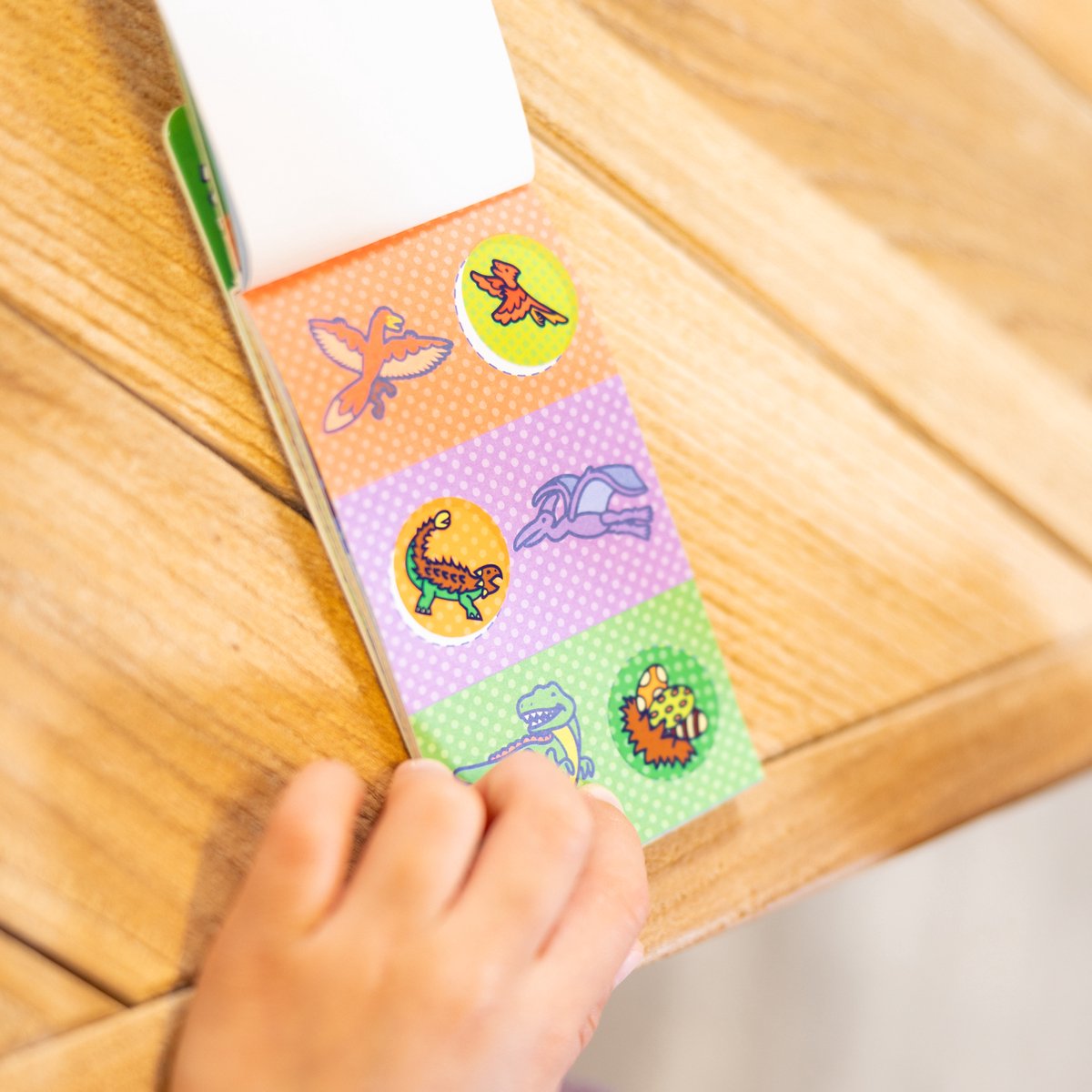 Melissa & Doug Sticker WOW! Mini Activity Pad en 200+ navulstickers – Dinosaurusstickers