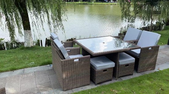 Foto: Parlux nevada 9 delig dinerset donker bruin wicker met lichtgrijze kussens tuinset tuinmeubels