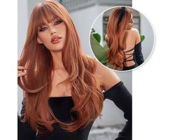 SassyGoods Koper Rode Pruik met Pony - Vrouw - Pruiken Dames Lang Haar - Wig - Drag Queen - Ginger Oranje Rood - 65 cm