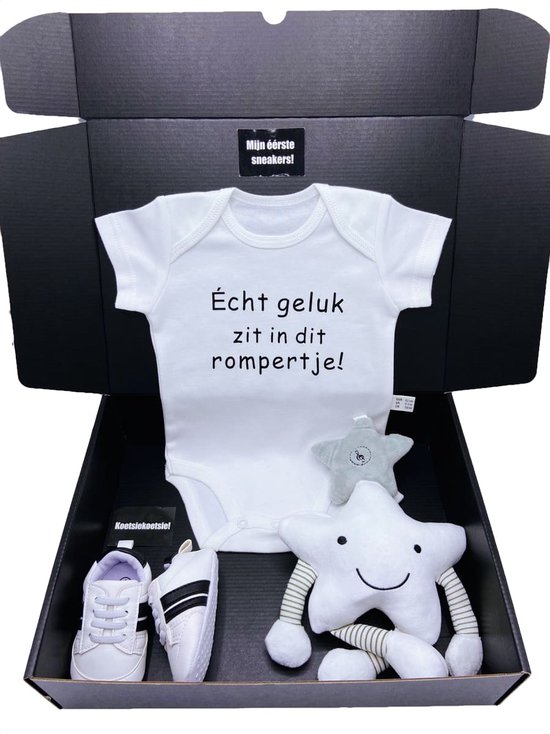 Kraamcadeau met romper en rammelaar en muziekmobiel en babysneakers - zwangerschapscadeau -baby neutraal - koetsiekoetsie -kraamkado - kraampakket - ook rechtstreeks te versturen met kaart van Koetsiekoetsie — afbeelding 5