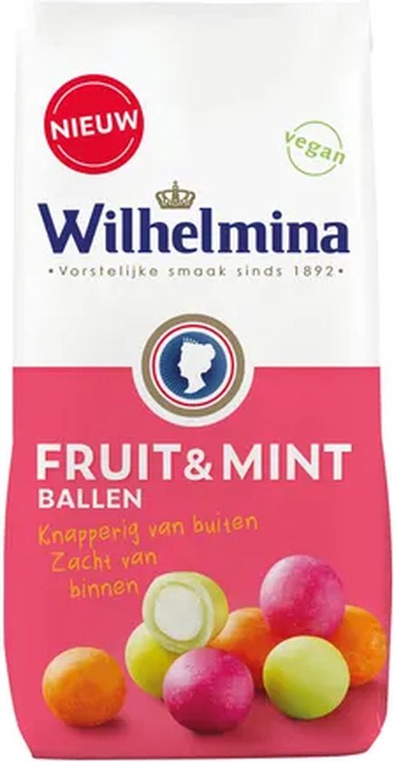 Wilhelmina Fruit & Mint Ballen zak met de tekst "NIEUW", "vegan", "FRUIT & MINT BALLEN", "Knapperig van buiten", "Zacht van binnen". Twee snoepjes zijn opengesneden.