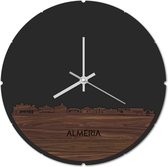 Skyline Klok Rond Almeria Notenhout - Ø 44 cm - Stil uurwerk - Wanddecoratie - Meer steden beschikbaar - Woonkamer idee - Woondecoratie - City Art - Steden kunst - Cadeau voor hem - Cadeau voor haar - Jubileum - Trouwerij - Housewarming -