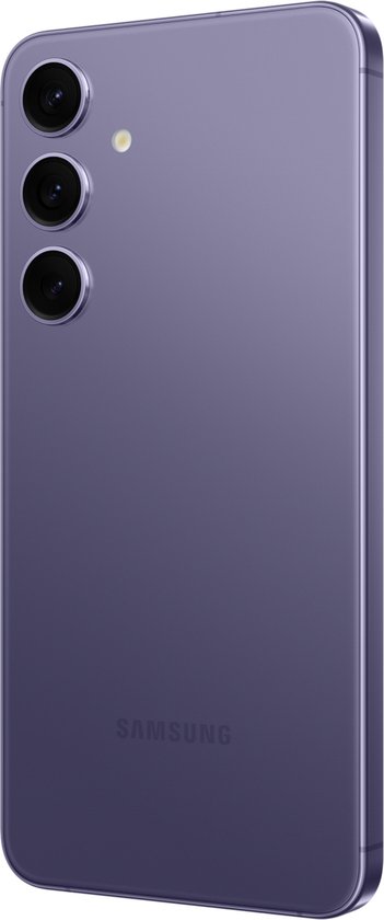 Arrière du Samsung Galaxy S24 violet avec trois appareils photo et le logo Samsung.
