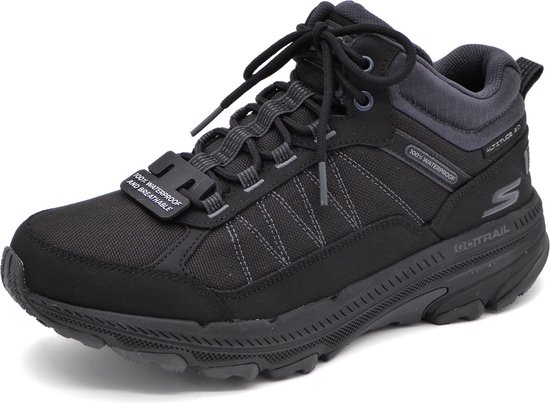 Zwarte mid-top wandelschoen met grijze veters en "100% WATERPROOF AND BREATHABLE" label.