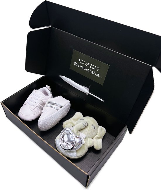 Kraamcadeau - unisex - babyshower -gender reveal - babysneakers rammelaar en speen van Little Dutch — afbeelding 2