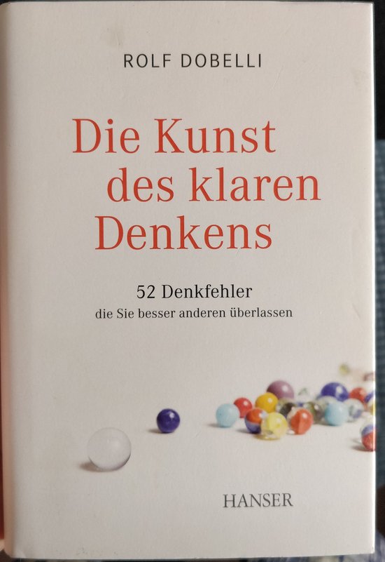 Boekomslag: "Die Kunst des klaren Denkens" van Rolf Dobelli. Diverse gekleurde knikkers.