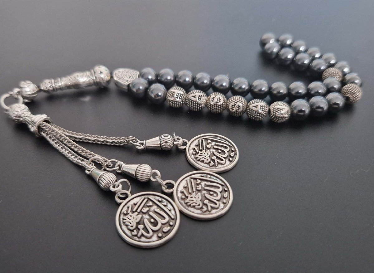 Handgemaakte naam tasbih 33 Kralen Natuursteen “Hematiet ” - met metaal tassel “Allah jala jalaluh "- Met je naam of de naam van uw geliefde- 8 mm diameter van de korrel