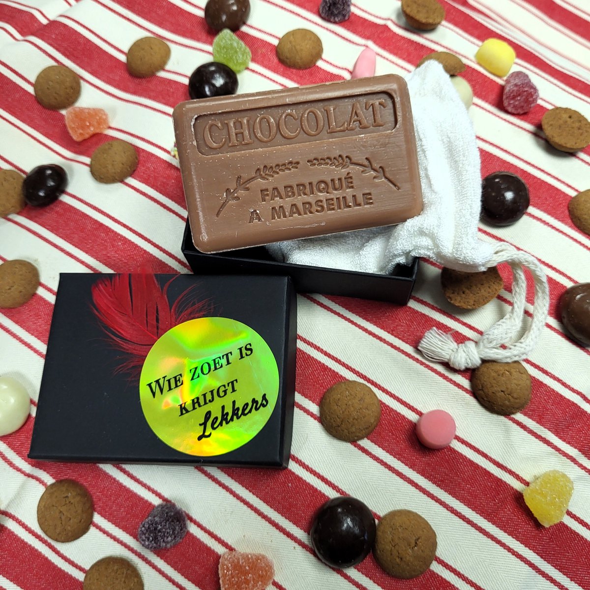Goedkoopste sinterklaas cadeautje chocolade zeep met bamboe zeepzakje - sinterklaas - cadeautje - sinterklaas gift - Uniek cadeautje - vegan - dierproefvrij - natuurlijk - sinterklaas chocolade