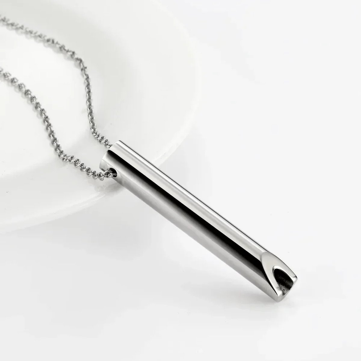 JUKE Zilveren Stoppen met Roken Ketting met Fluitje - Anti-Stress Sieraad: Ondersteunt bij Angsten, Stress, Paniekaanvallen en Hyperventilatie