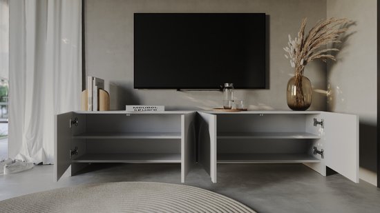Witte kast met geopende deuren, twee secties met legplanken, onder een tv.