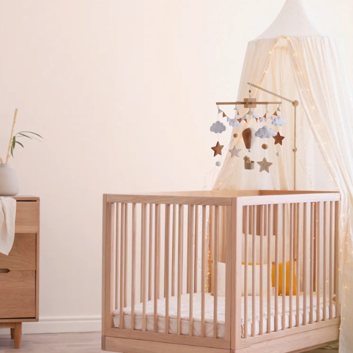 Joymaxx® Mobiel Baby Luchtballon met Houten Houder - Baby Mobiel voor Box - Neutrale Kleur Babykamer Decor - Boxmobiel Vilt en Hout - Wiegmobiel- Kraamcadeau- Muziekmobiel baby- Box Accessoires – foto 6