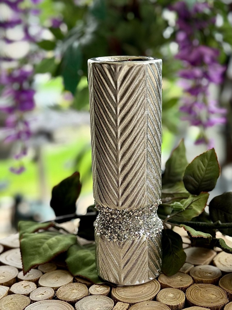 Vaasje zilver 20 cm hoog - interieur - decoratie - voor binnen - cadeau - geschenk - Valentijn - Nieuwjaar - Kerst