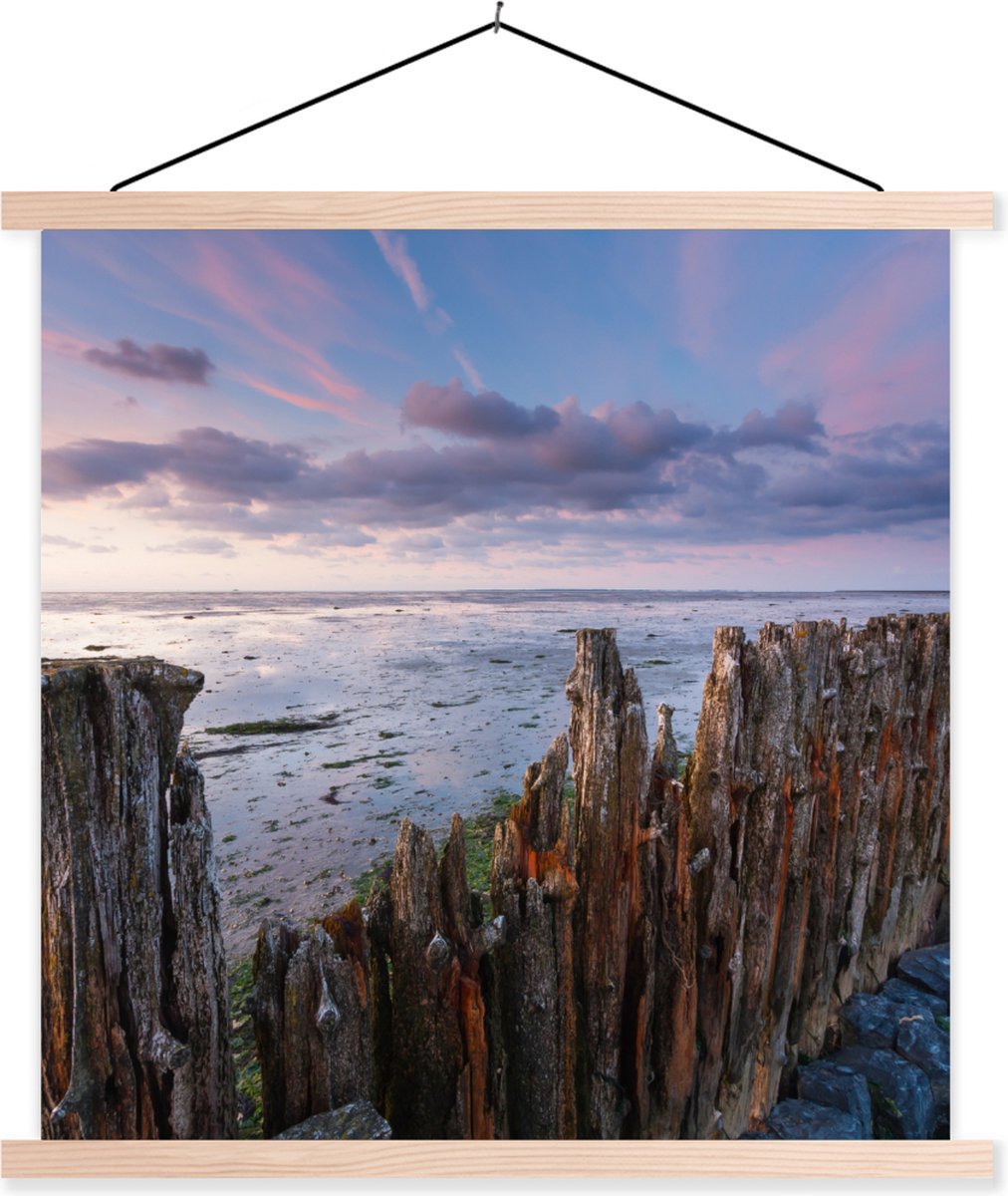 Posterhanger incl. Poster 90x90 cm - Schoolplaat - Palen in de Waddenzee bij Moddergat - T