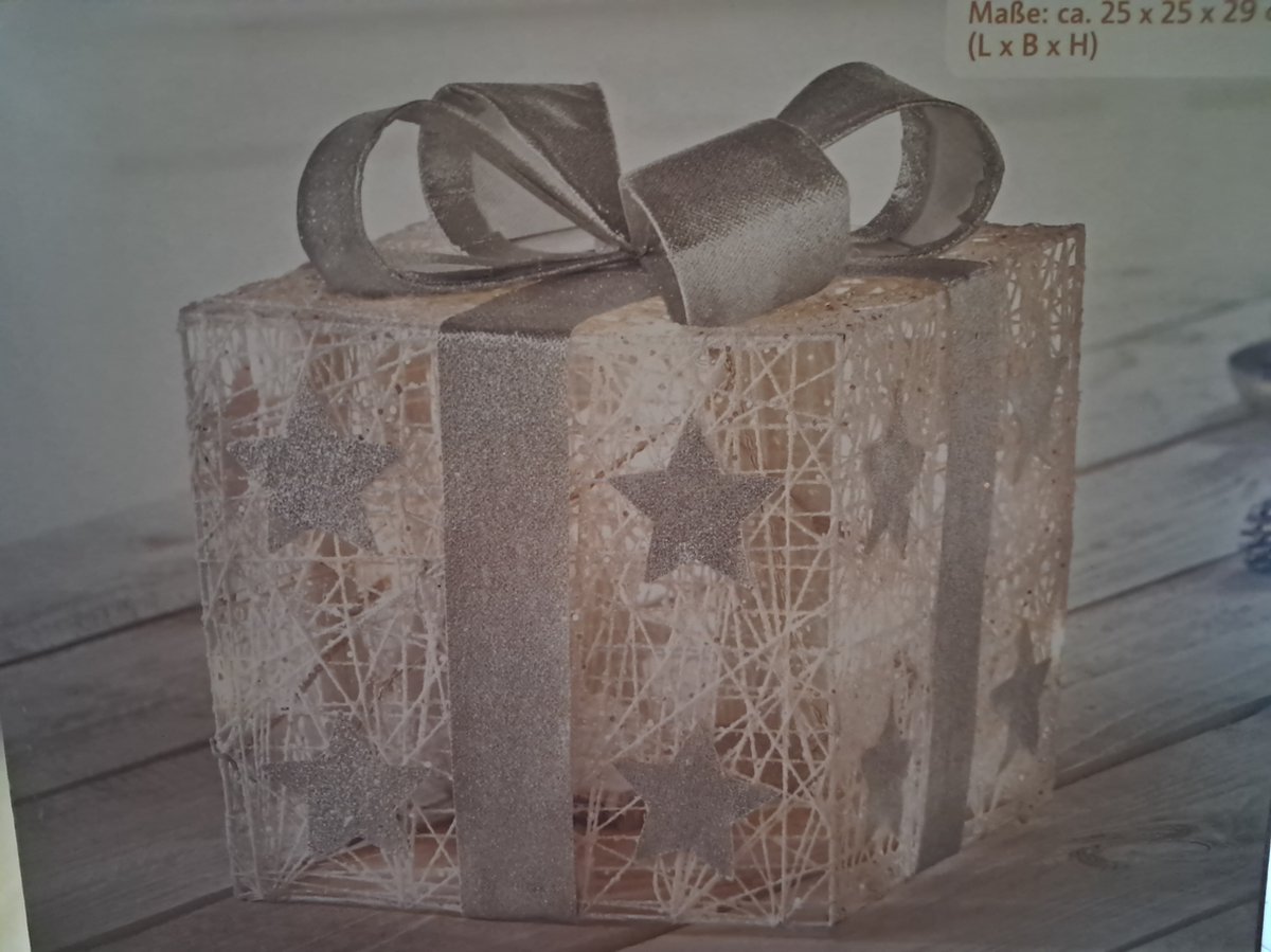Melinera LED-Kerst decoratie - Cadeau doos - Cadeautje - Zilver - Met LED - 25x25x29cm