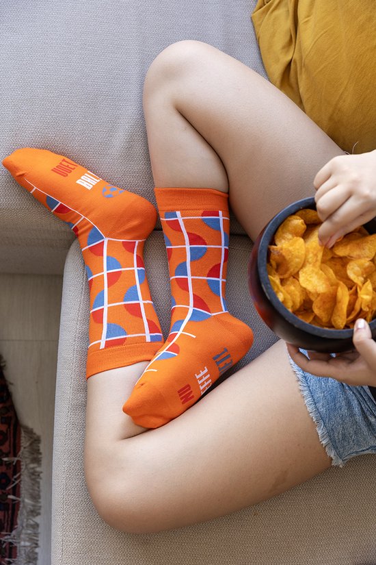 Silly Soles - Grappige Sokken Voetbal WK 2026 Oranje Cadeau - One Size Sokken met Tekst - Grappige Cadeaus voor Mannen & Dames - Verjaardag cadeau man en vrouw Socks - Geschenk Heren, Vader, Papa, Cadeautjes - Nederlandse vlag