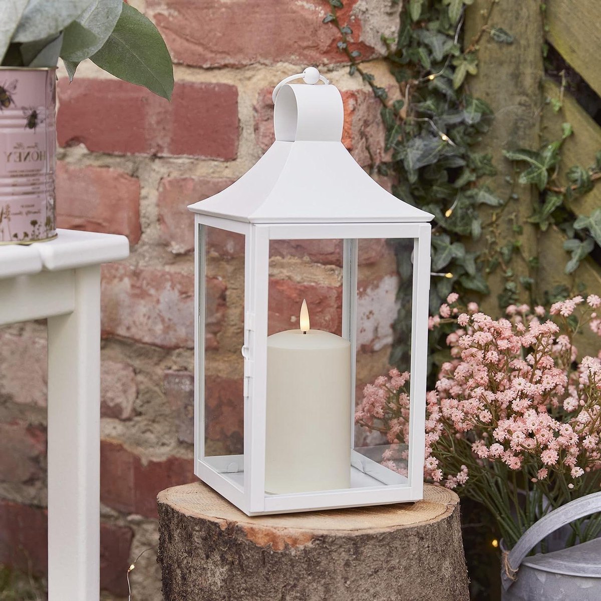 Lantaarn - Albury TruGlow® kaars voor buiten - wit metaal - decoratieve tuinlantaarn - werkt op batterijen met timer - IP44 beoordeeld