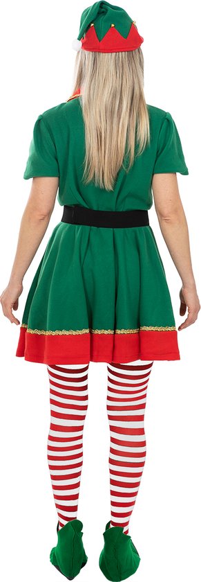 Achteraanzicht van een vrouw met blond haar in een groen-rood elfenjurk, gestreepte maillot en elfenschoenen.