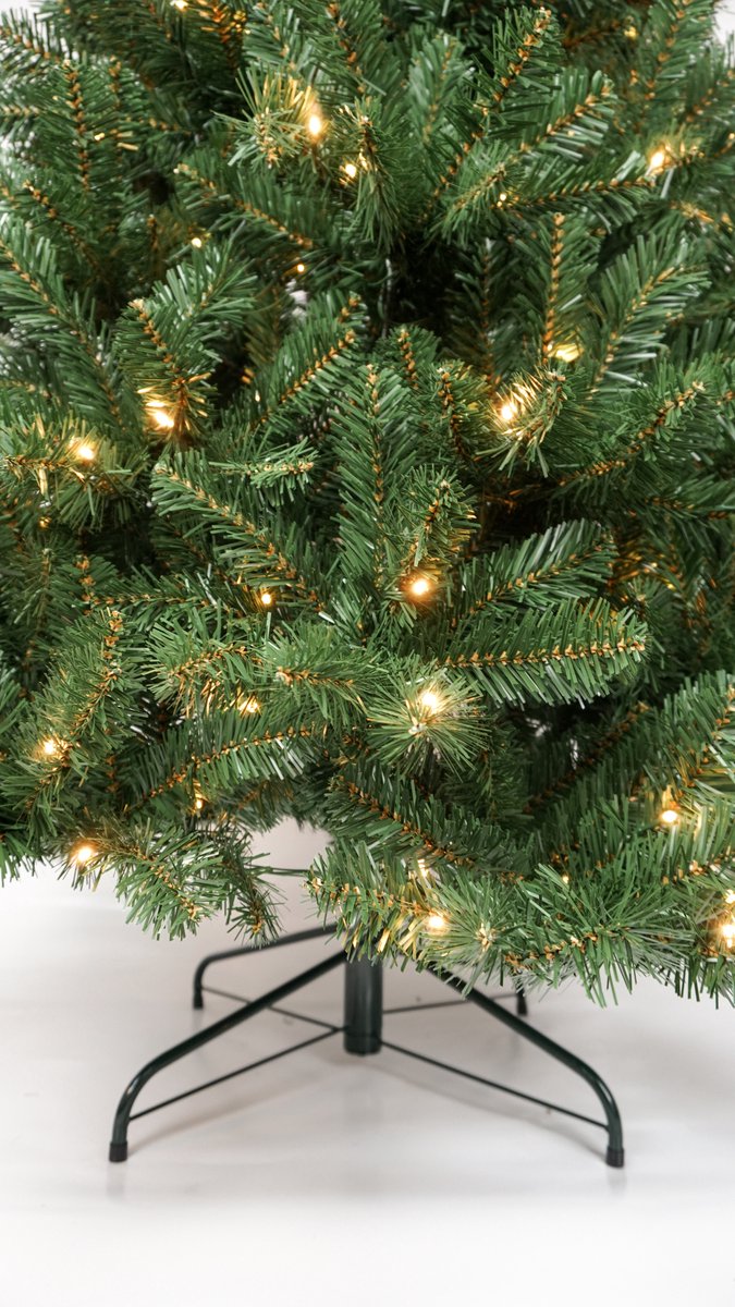 Halve kunstkerstboom Vancouver met ledverlichting 240cm