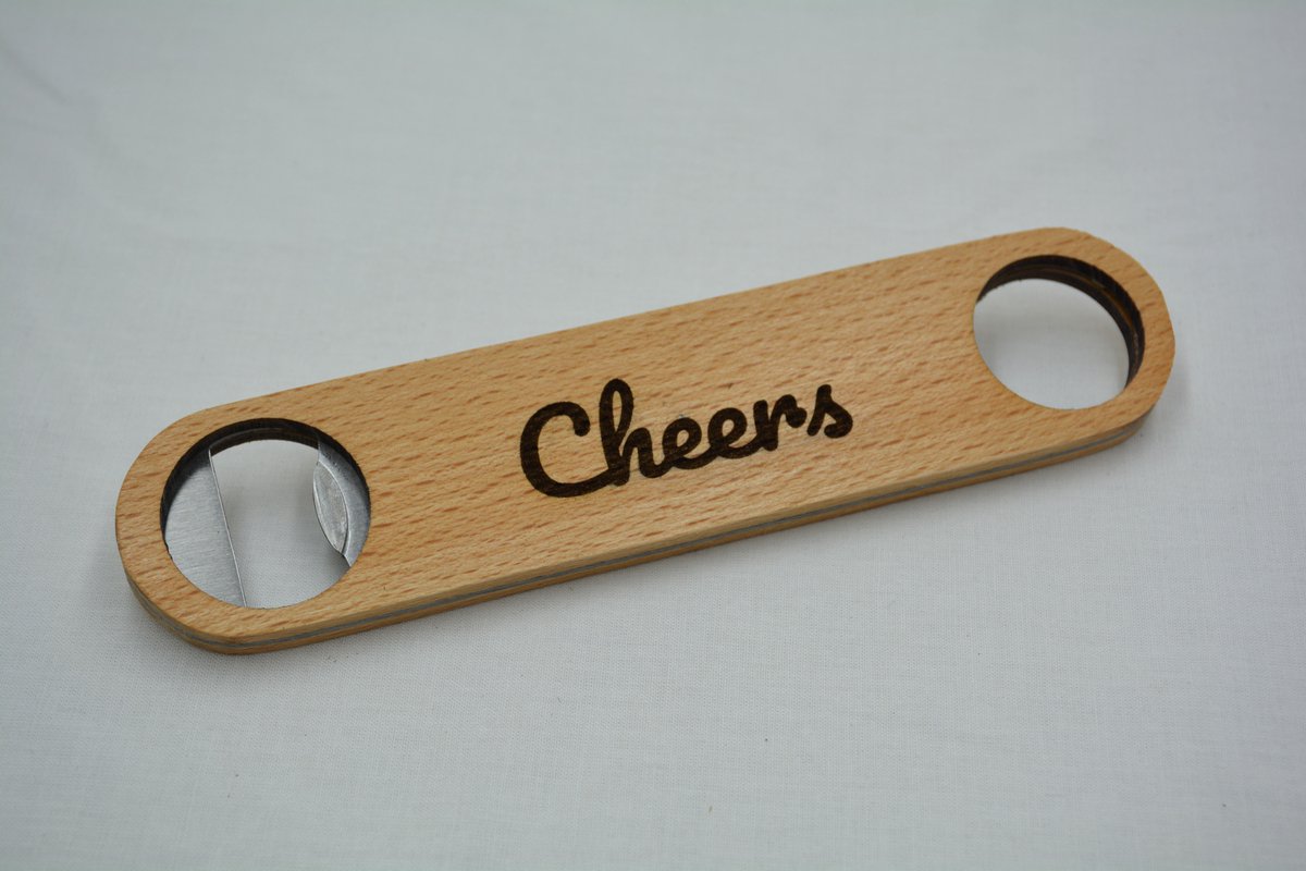 Houten Flesopener - Bieropener - met tekst "Cheers" gegraveerd