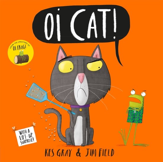 Livre "Oi Cat!" avec un chat gris grincheux tenant un tapette à mouches et une petite grenouille.
