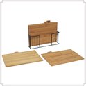 Set van 4 bamboe snijplanken. Twee losse planken liggen naast de houder met de overige twee planken erin.