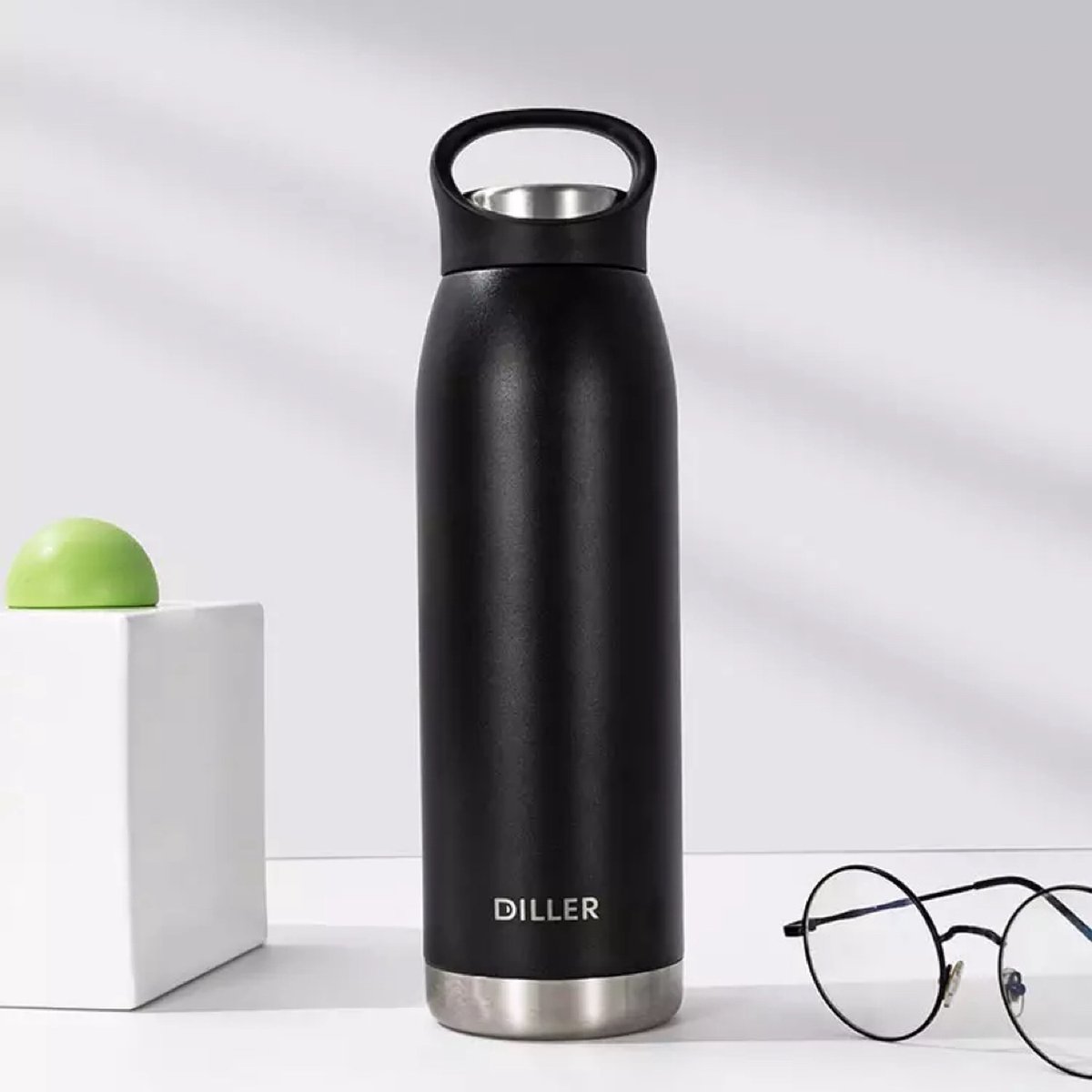 Diller thermosfles - drinkfles - dubbelwandige thermosfles - vacuum drinkfles - handige handgreep - roestvrijstaal - BPA-free - 700 ML - zwart