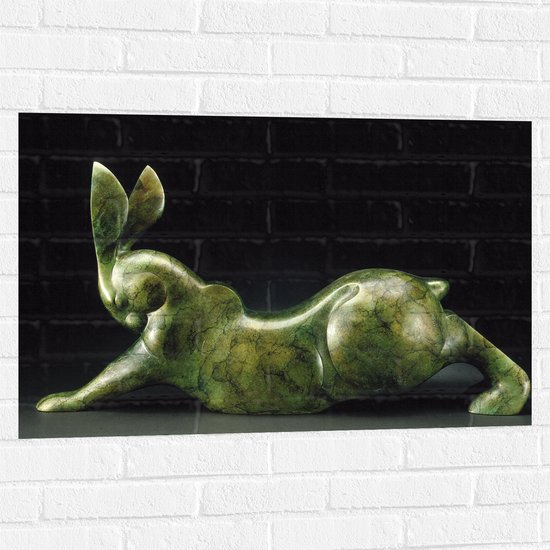 WallClassics - Muursticker - Foto van een Konijnen Stambeeld - 90x60 cm Foto op Muursticker