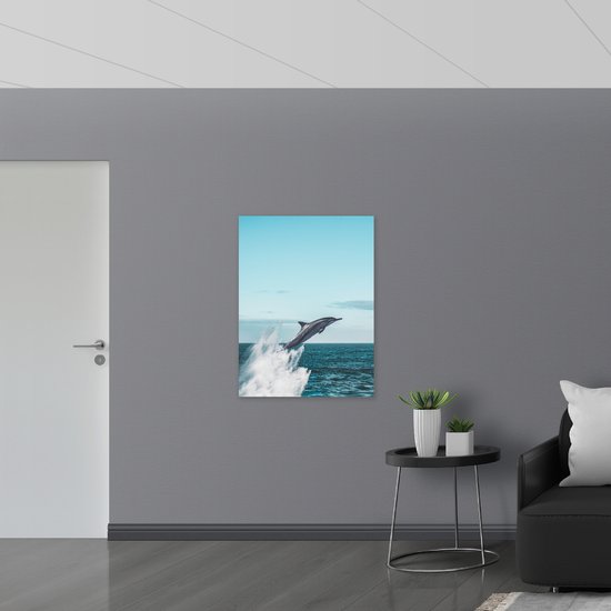 WallClassics - Dibond - Dolfijn Springend uit de Zee - 75x100 cm Foto op Aluminium (Met Ophangsysteem)