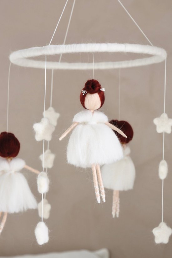 2Stories Mobiel Ballerina’s | mobiel – handgemaakt – vilt – ballerina – ballet – dansen – danseres – elegant – ster – wit – babykamer – kinderkamer…