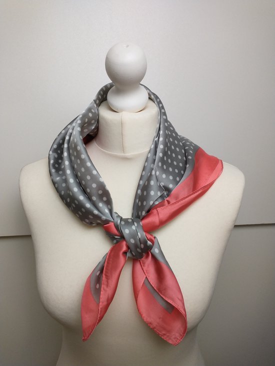Vierkante dames sjaal Marleen gestipt motief koraal grijs wit neksjaal halssjaal 70x70
