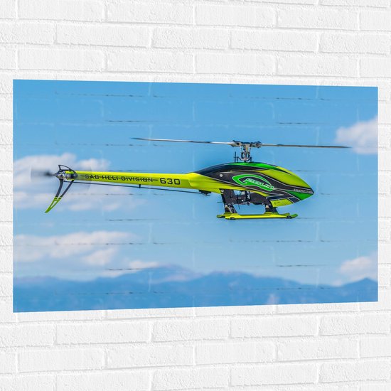 WallClassics - Muursticker - Geel Groene Helikopter bij Wolken - 105x70 cm Foto op Muursticker