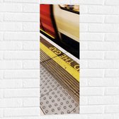 WallClassics - Muursticker - Perron van Trein - 30x90 cm Foto op Muursticker