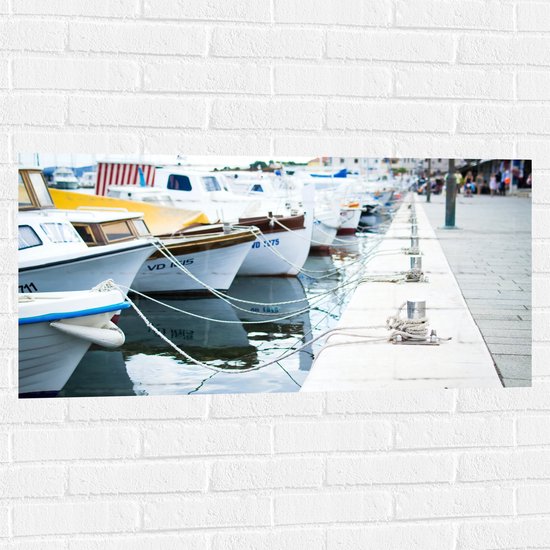 WallClassics - Muursticker - Boten in Haven - 100x50 cm Foto op Muursticker