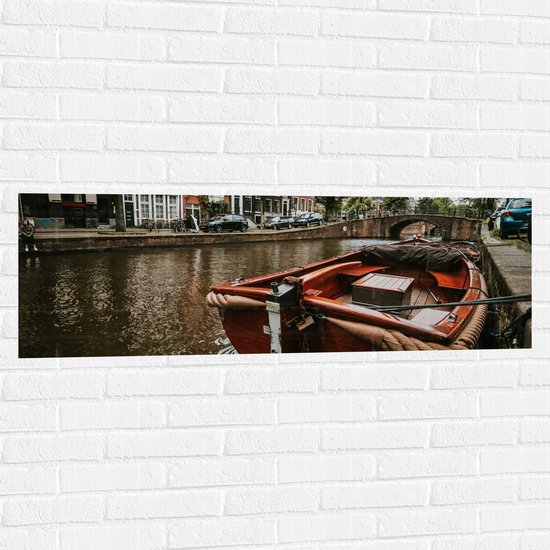 WallClassics - Muursticker - Boot in Amsterdamse Gracht - 120x40 cm Foto op Muursticker