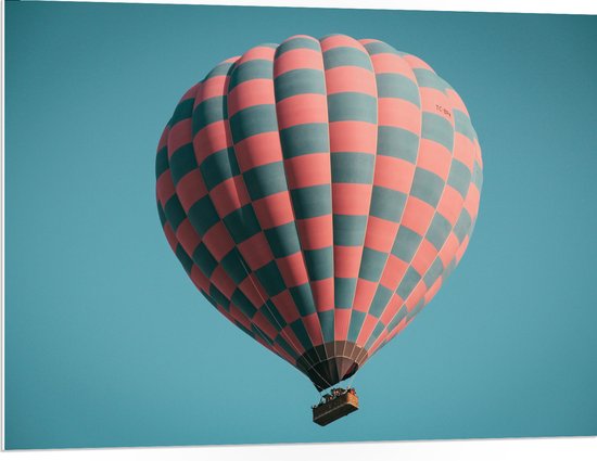 WallClassics - PVC Schuimplaat- Blauw met Roze Geblokte Luchtballon - 100x75 cm Foto op PVC Schuimplaat