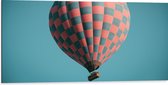 WallClassics - Dibond - Blauw met Roze Geblokte Luchtballon - 100x50 cm Foto op Aluminium (Met Ophangsysteem)