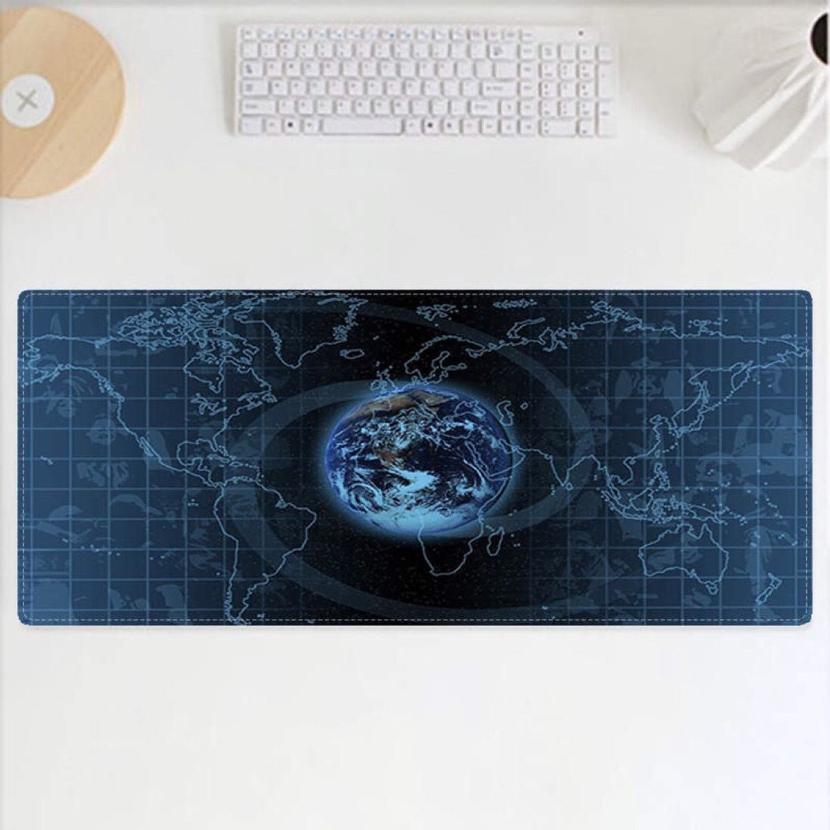 Muismat wereldkaart XL - bureau onderlegger - anti slip - 60x30 - blauw