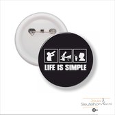 Button Met Speld 58 MM - Life Is Simple