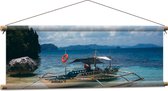 WallClassics - Textielposter - Primitivieve Boot op Water - 90x30 cm Foto op Textiel