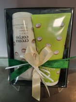 geschenk set douche gel - body lotion - cocos - vegan - shea boter - voedende douche gel - natuurlijke oorsprong - kado - kerst - verjaardag