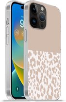 Geschikt voorApple Iphone 14 Pro - Softcase hoesje - Panterprint - Roze - Dieren - Siliconen Telefoonhoesje