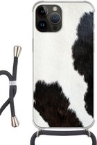 Geschikt voorApple Iphone 14 Pro Max - Crossbody Case - Dierenprint - Koeien - Vacht - Siliconen - Crossbody - Backcover met Koord - Telefoonhoesje met koord - Hoesje met touw
