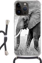 Geschikt voorApple Iphone 14 Pro - Crossbody Case - Olifant - Gras - Dieren - Zwart wit - Siliconen - Crossbody - Backcover met Koord - Telefoonhoesje met koord - Hoesje met touw