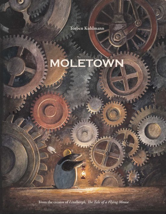 Couverture du livre 'Moletown' avec une taupe portant un casque et une lampe devant un fond d'engrenages.