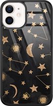 Casimoda® hoesje - Geschikt voor iPhone 12 Mini - Counting The Stars - Luxe Hard Case Zwart - Backcover telefoonhoesje - Goudkleurig